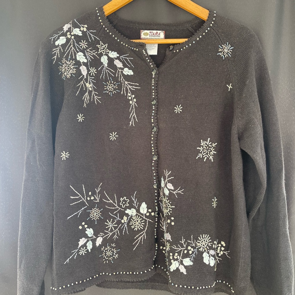 Vtg Women’s winter embroidered beaded cardigan